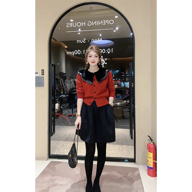 涵儿家 韩系娃娃领亮片排扣毛衫 VS 松紧腰五分花苞半裙-33500