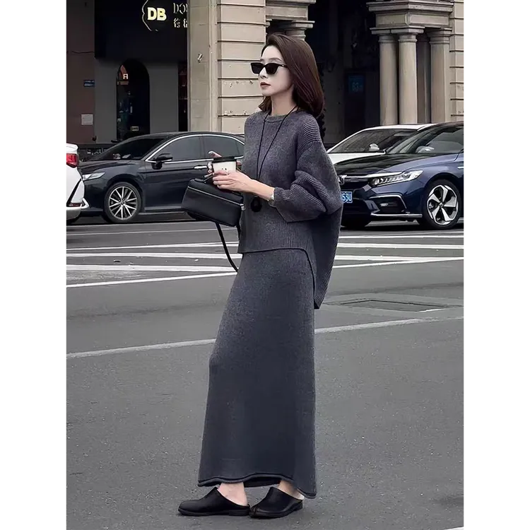 韩版时尚洋气灰色宽松圆领针织衫女2025新款毛衣半身裙套装两件套
