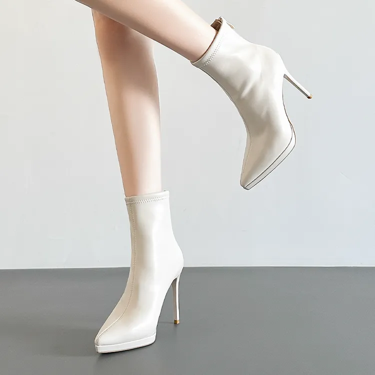 黑色尖头瘦瘦短靴阔腿裤必备鞋子女款爆款2025新款防水台马丁靴子