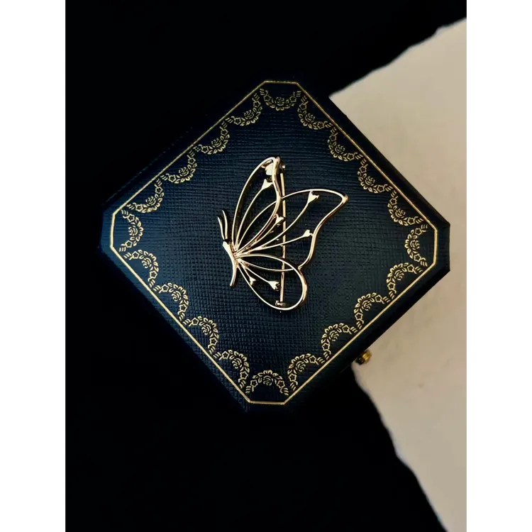 合金胸针 热销蝴蝶胸针金属徽章简约镂空光面高档女别针胸花西装