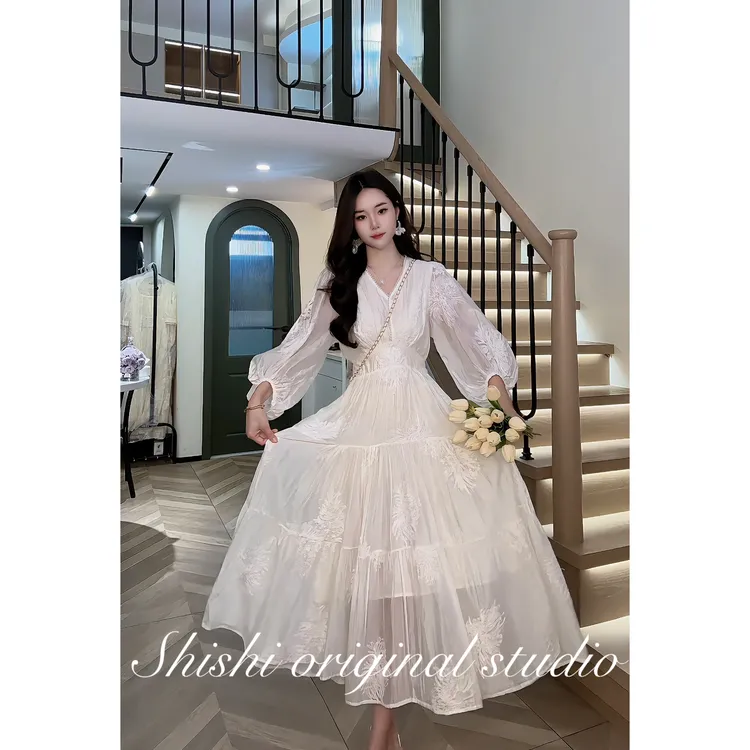 莱赛尔连衣裙2025夏季新款收腰显瘦白色法式优雅刺绣V领长裙