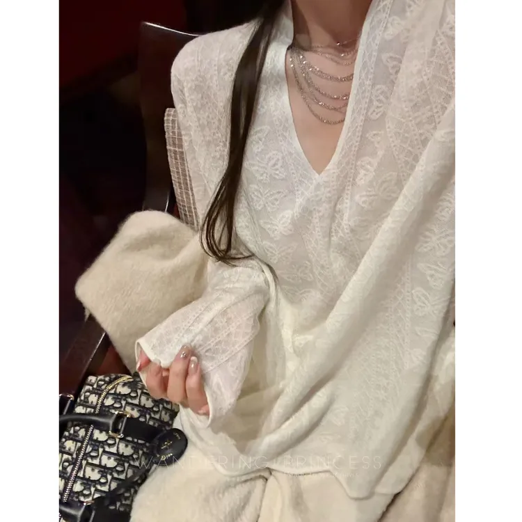 【蜜爷家】立体蝴蝶V领毛衣