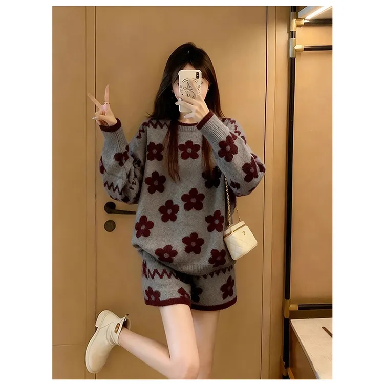 灰色花朵毛衣套装秋冬小个子穿搭女2025年新款针织上衣裤子两件套