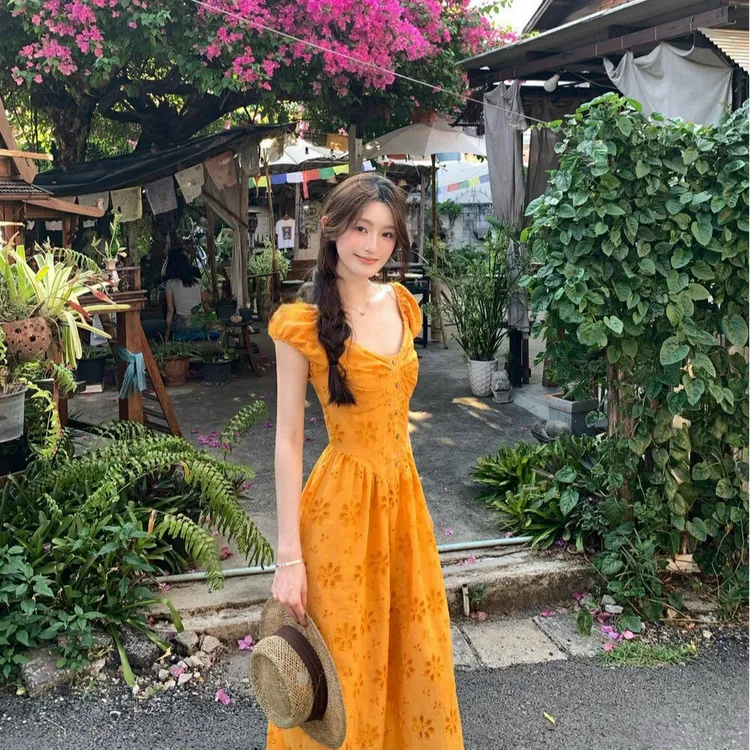 镂空刺绣连衣裙女装夏季法式复古高级感气质海边出游度假风长裙子