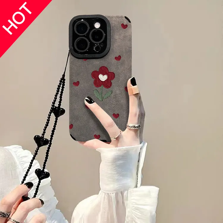 爱心小红花手链适用16pro翻毛皮手机壳15精孔防摔高级14数码配件