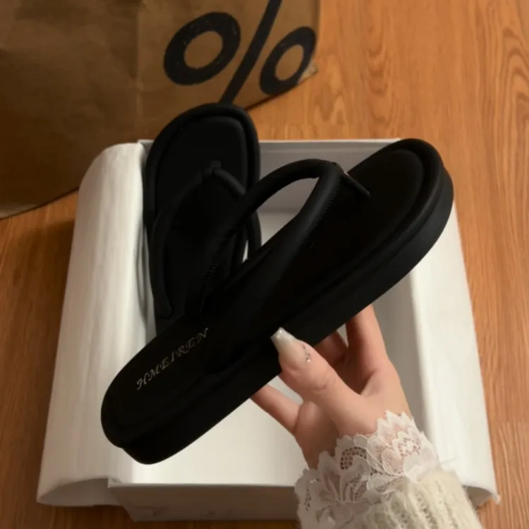 拖鞋女夏外穿2025新款简约时尚人字拖拼色平底防滑沙滩夹脚凉拖鞋