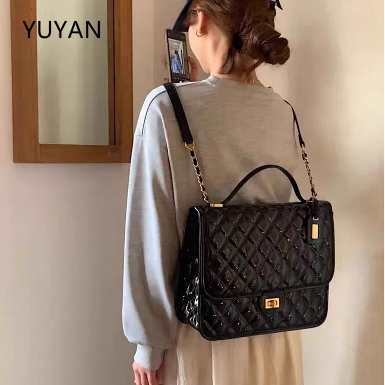 双肩包包女2025小众设计手提菱格背包大容量漆皮小香风女包百搭