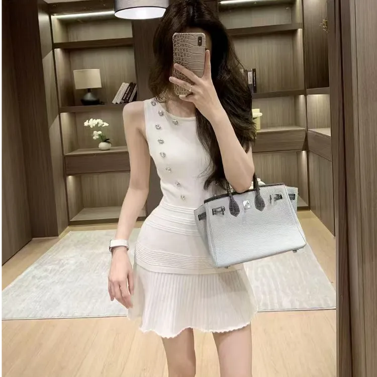 修身显瘦圆领无袖排扣设计背心上百褶小众裙半身裙短裙两件套女