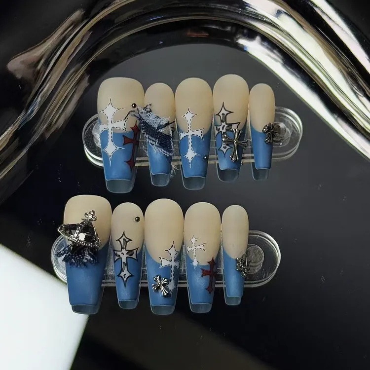 小众手绘高品质手工穿戴甲牛仔风克罗心成品美甲