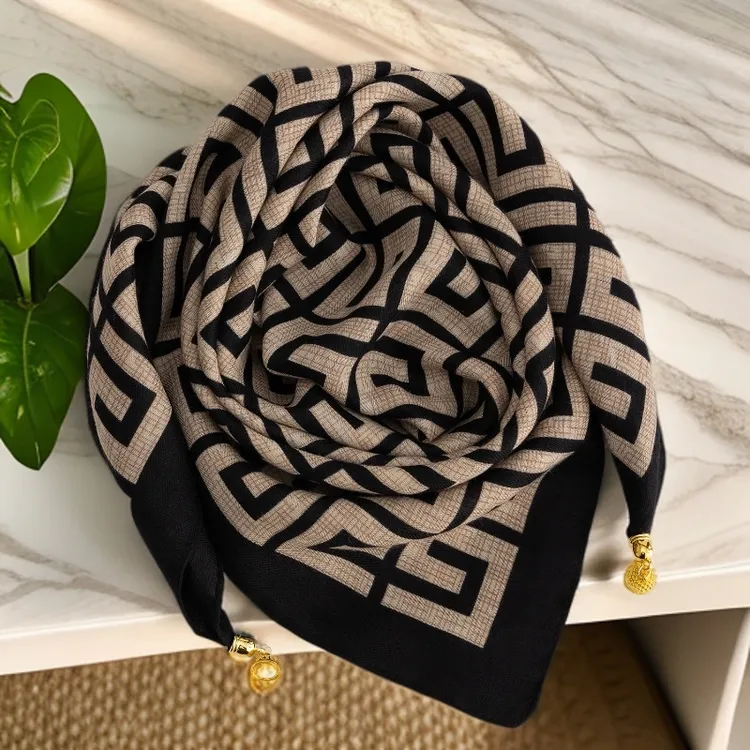 2025新款气质围脖方巾丝巾秋冬时尚女磁吸扣女士印花高级复古围巾