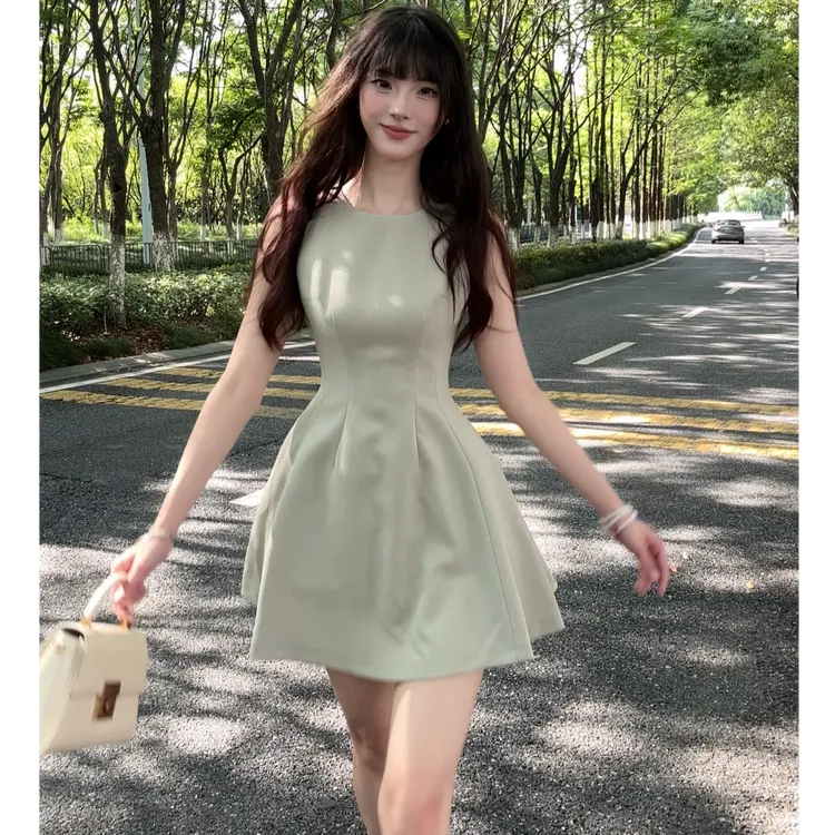 千金贵气名媛风收腰A字无袖连衣裙女生日裙新款设计感小众法式裙