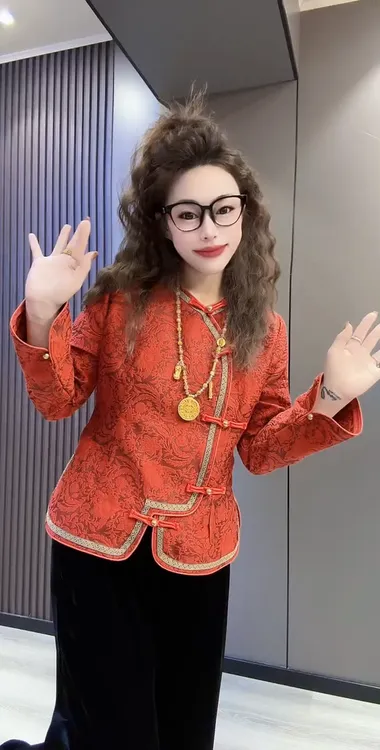 新中式上衣复古时尚新年款红色浮雕花斜襟小衫