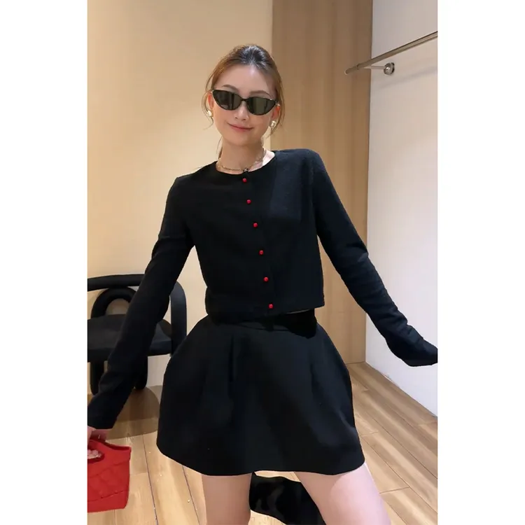 2025秋季新款女韩系穿搭圆领长袖毛衣上衣气质高腰显瘦蓬蓬半身裙