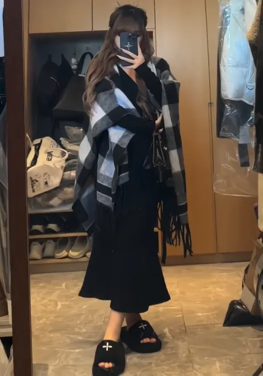 大码v领修身绑带连衣裙+金典黑白格纹毛衣披肩胖mm大码女装9356#