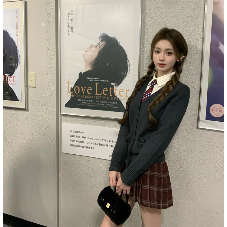 MARIE.COCO秋冬韩系学院风设计感衬衫针织开衫格纹半身裙高级套装