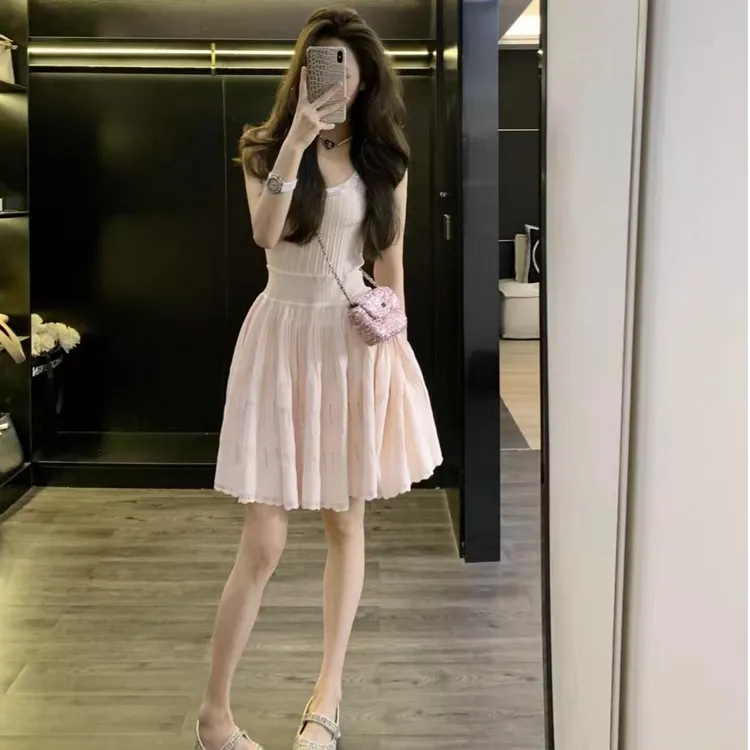 韩系时尚高级感显瘦收腰温柔吊带连衣裙女夏季甜美减龄气质裙子