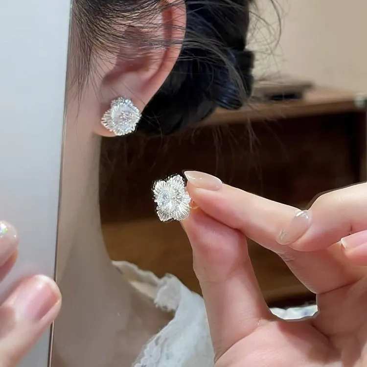 银色双层锆石花朵耳钉女小众设计感时尚气质百搭耳环独特耳饰7800