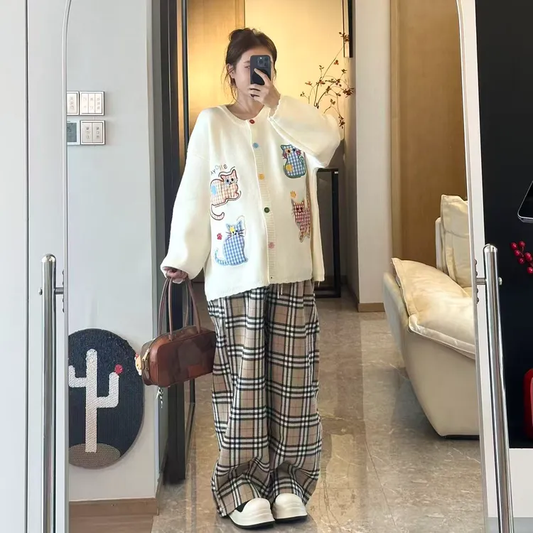 时髦孕妇装新款针织时尚百搭宽松刺绣高级感卡通外套加裤子两件套