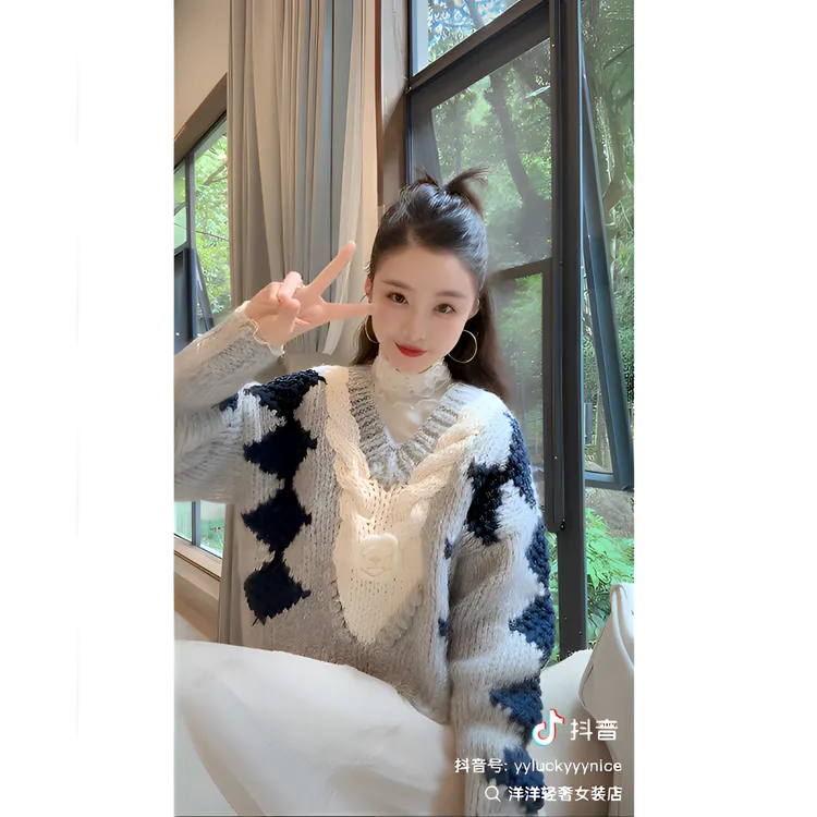 洋洋优选-秋冬新款法式V领立体花朵撞色设计软糯套头毛衣 YY71920