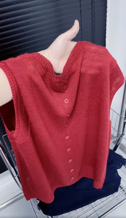 韩系简约复古无袖上衣女2025新款别致设计感后背纽扣显瘦好看背心