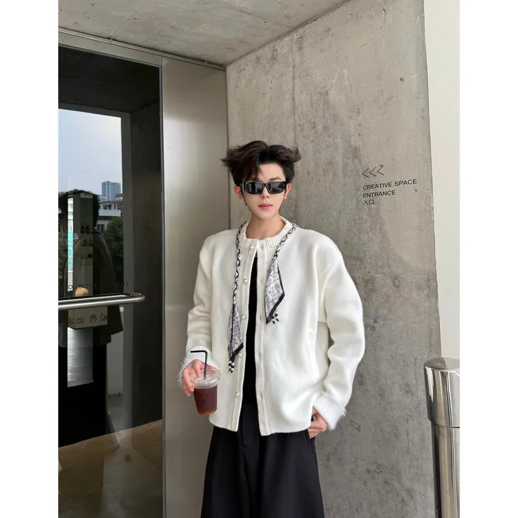 YOUNG秋冬法式老钱风时髦洋气撞色丝巾装饰针织开衫男毛衣外套
