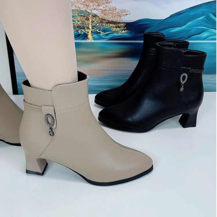 秋季细跟烫钻防滑4公分尖头轻职风短靴单里女靴女士冬季时尚保暖