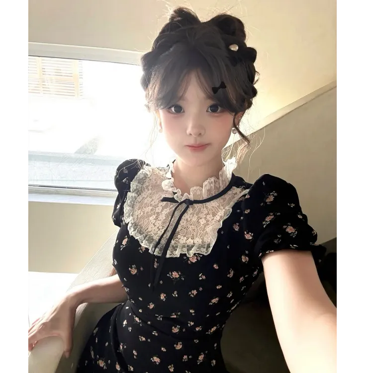 法式茶歇蕾丝拼接碎花连衣裙高级感显瘦收腰小黑裙少女感气质短裙