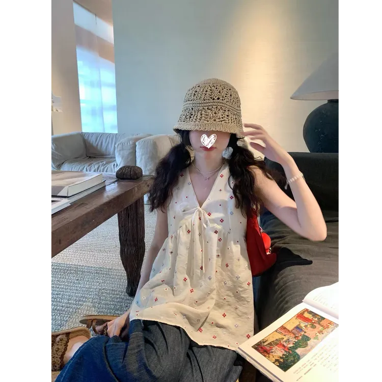 2025夏季韩系甜美公主风印花百搭设计感女V领无袖上衣