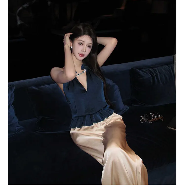 2025新款琴酒小苍兰肌理感缎面挂脖V领钻链上衣女配气质阔腿长裤