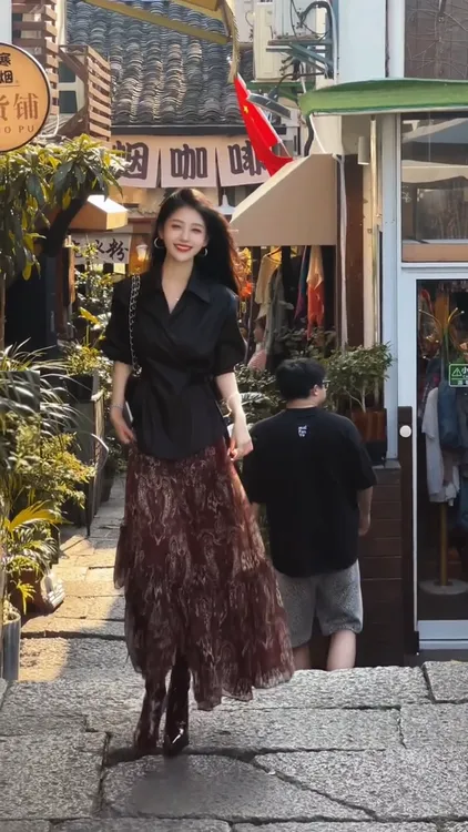 气质静奢风V领休闲黑色衬衫复古碎花拼接碎花高腰半身裙时尚套装