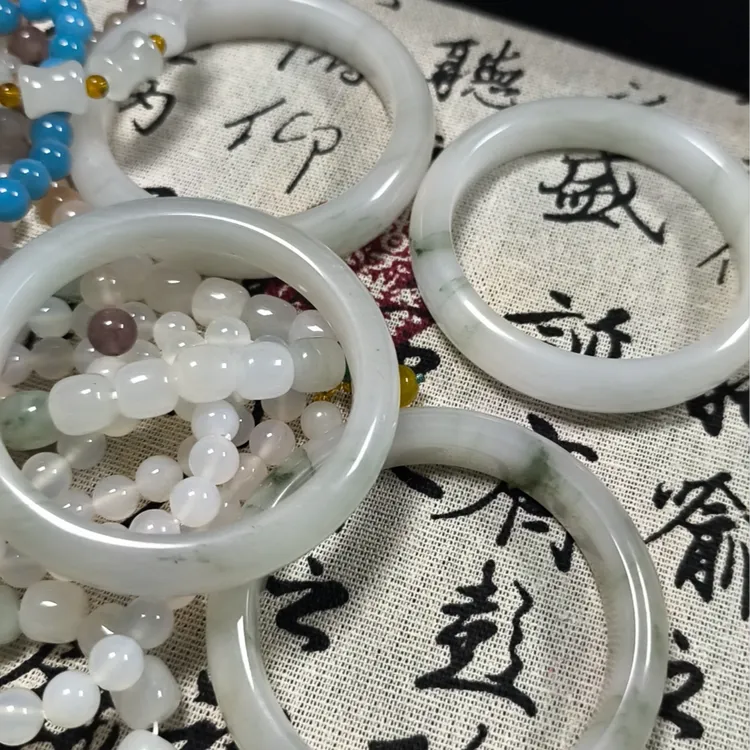 天山翠手镯时尚少女精美