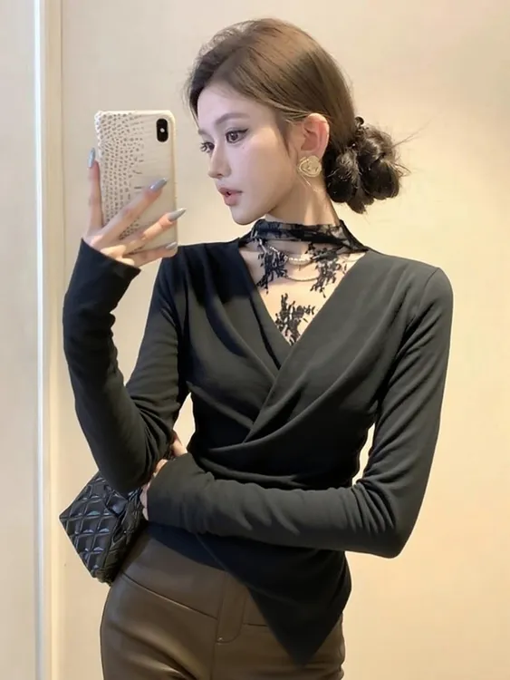 黑色假两件蕾丝拼接上衣女冬高端小众不撞款巨好看掐腰气质打底衫