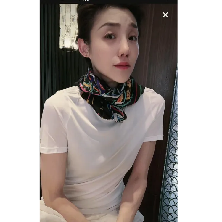  出西班牙的 方块字母休闲丝巾 WJ0096