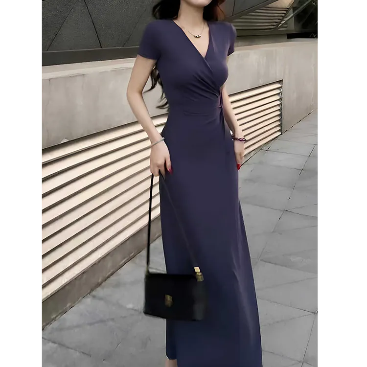 法式V领轻奢修身褶皱短袖连衣裙女2025新款夏季显瘦气质开叉长裙