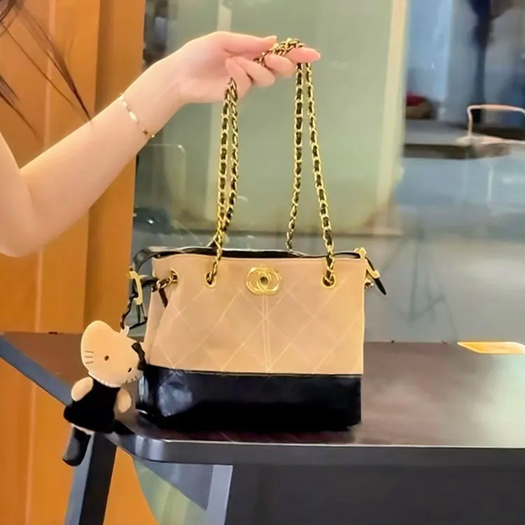 复古高级感撞色鹿皮绒托特包包女2025新款水桶包百搭腋下包单肩包