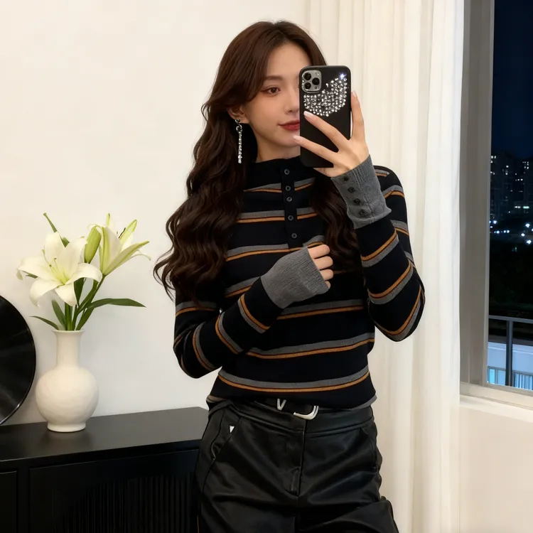 【现货】今年流行穿搭2025秋冬新款显瘦条纹拼色休闲风长袖针织上衣
