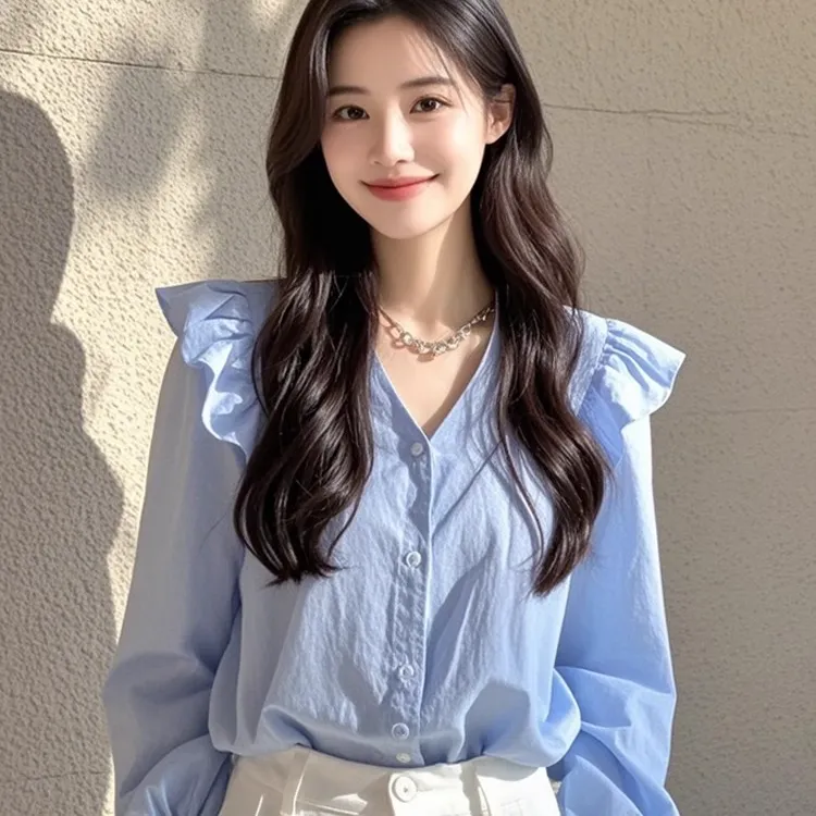 今年流行的漂亮小衫轻奢高级感法式小众绝美蓝色长袖衬衫女早秋款