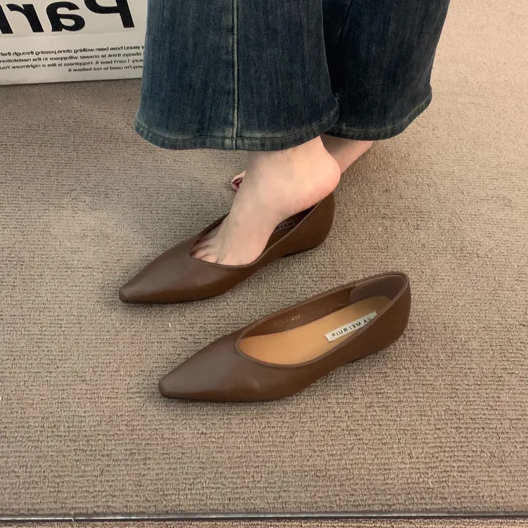 内增高小众法式尖头棕色单鞋女鞋2025新款春季气质通勤晚晚奶奶鞋