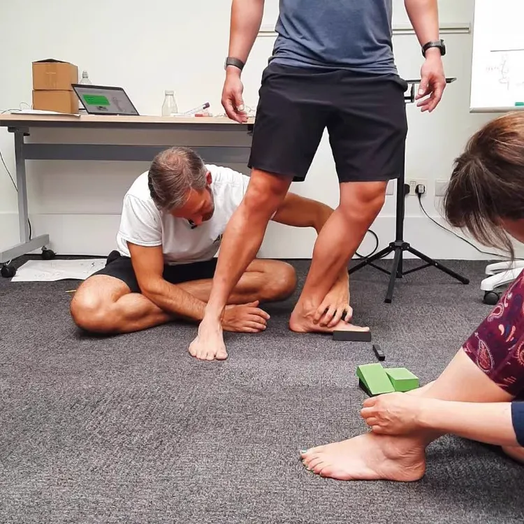 脚楔足楔楔形三角深蹲楔形块小腿抬高拉伸脚跟斜板足底训练器黑色