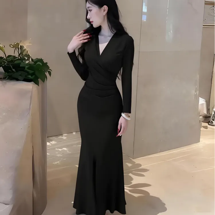 法式气质V领性感长袖连衣裙赫本风高级感收腰显瘦长款时尚包臀裙