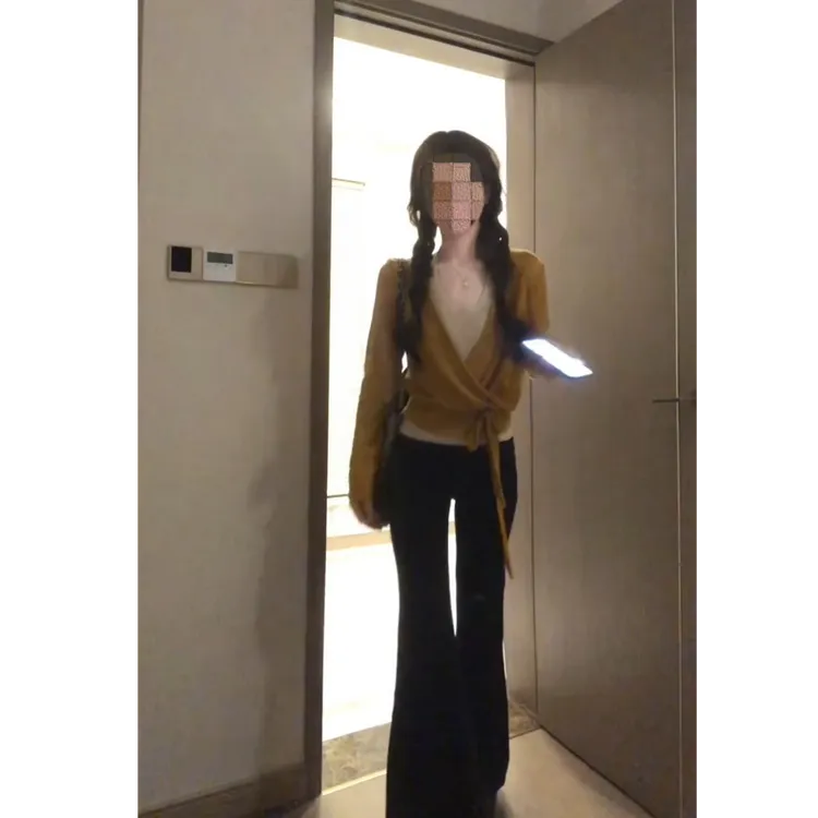 优秀的金蘑菇 早秋气质针织绑带显瘦系带罩衫交叉领古早收腰套装
