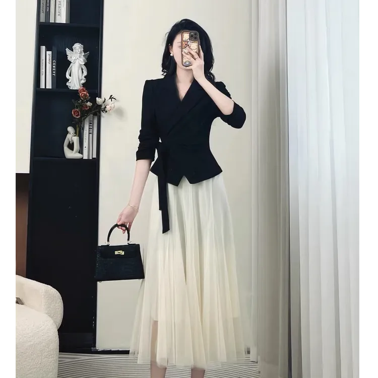 2025年春秋穿搭黑色小西装套装女超火高级感网纱半身裙两件套潮