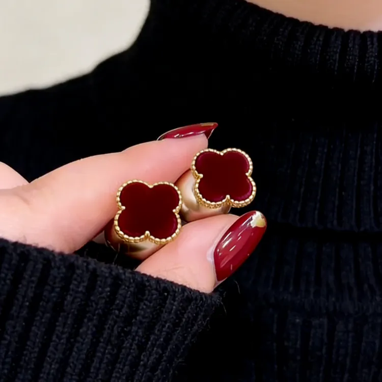 铜合金耳饰 气质红色植绒四叶花耳钉女圣诞节氛围感百搭新年耳饰