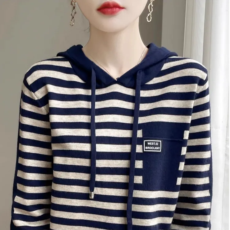秋冬新款减龄条纹连帽加厚卫衣女时尚休闲风针织衫高级感毛衣