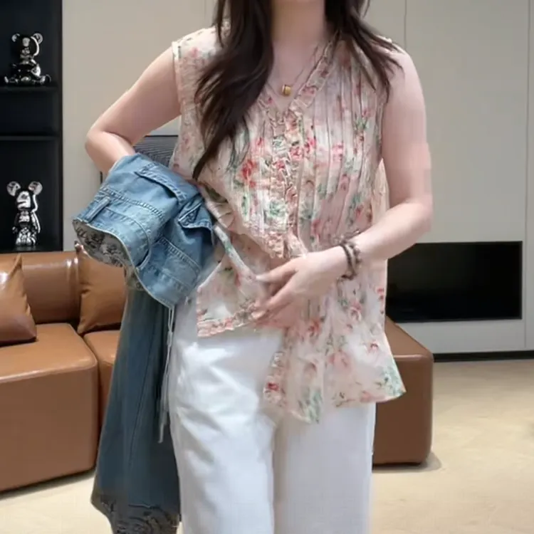 减龄粉色印花木耳边V领小衫无袖上衣女2025夏季新款时尚修身上衣