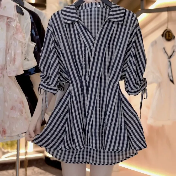 “素格星语”黑白格子V领微透气质修身衬衫洋气衬衫女+官搭短裤