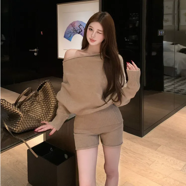 纯欲气质套装女秋季法式复古斜肩长袖套头上衣辣妹包臀短裤两件套