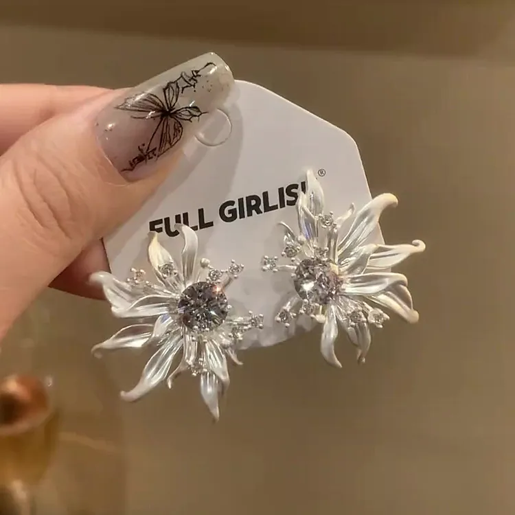 铜合金耳饰 精致立体花朵耳环2025爆款高级感耳钉时尚气质耳饰女