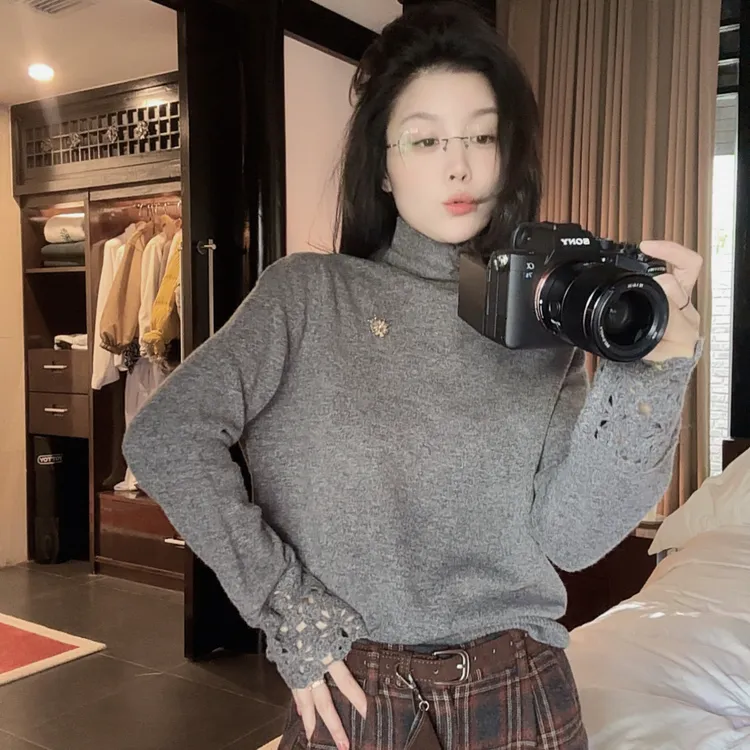 【悦悦专属】新款软糯钉珠花朵手袖镂空修身打底针织衫Y1118
