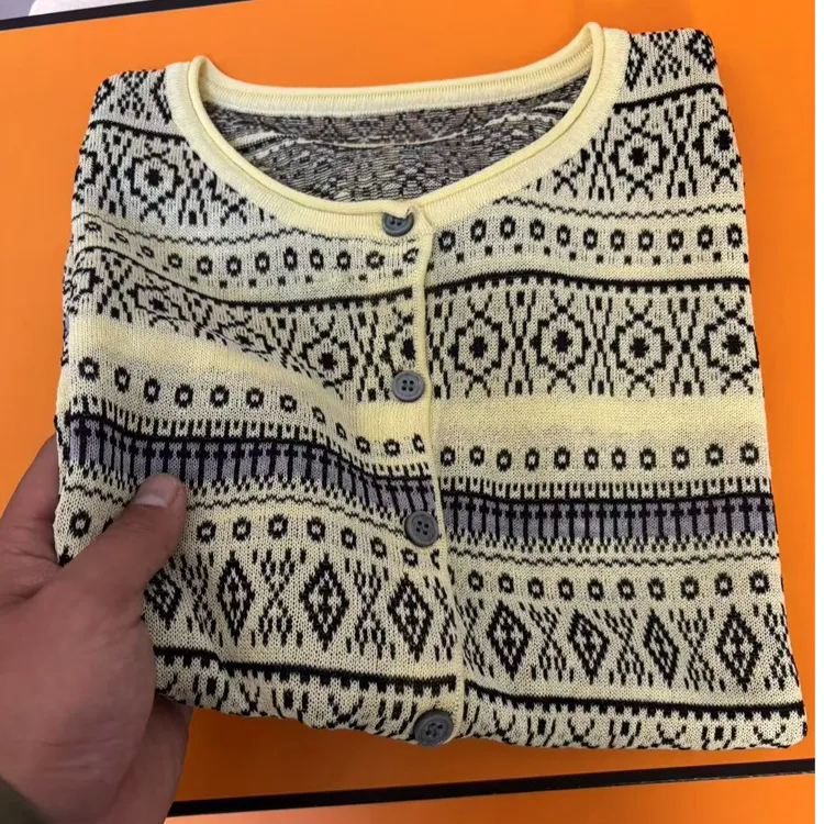 《笑眯眯》新款圆领提花开衫短袖女